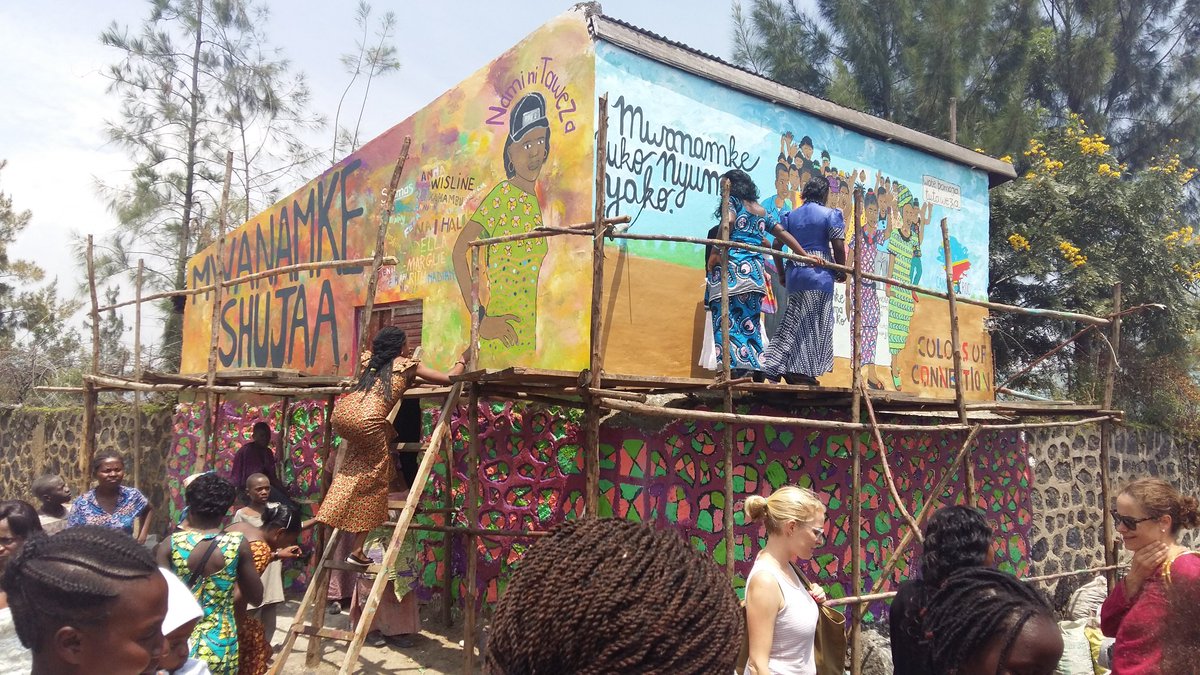 KEYdrcongo's tweet photo. En visite des oeuvres réalisées par les filles apprenantes de l'Ong #CAMME et #ColorsOfConnection @gomaguide https://t.co/wd35Kjq9BM