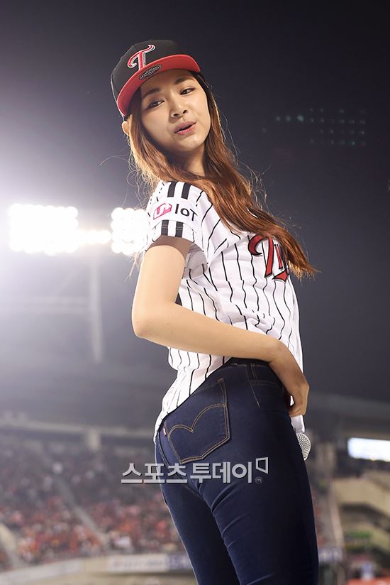 Tzuyu Thailand On Twitter Pic 160402 Tzuyu Performing Like Ooh