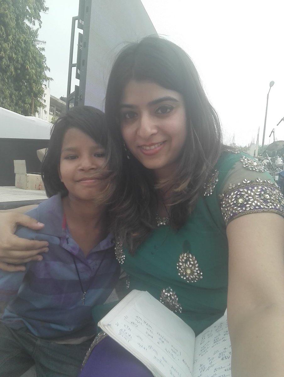 pragnyawakhlu's tweet photo. Backstage with this cute girl at #Reh2016 #Kashmirirock #musicdiaries https://t.co/u0r13HuXq1