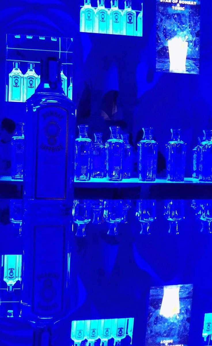 oriolgen31's tweet photo. 💙💙💙disfrutar de algo magico💙💙💙💙#TheArtRoom by @bombaysapphire_spain 🍹☺☺☺☺☺#barcelona https://t.co/Sy3gRUtzyR