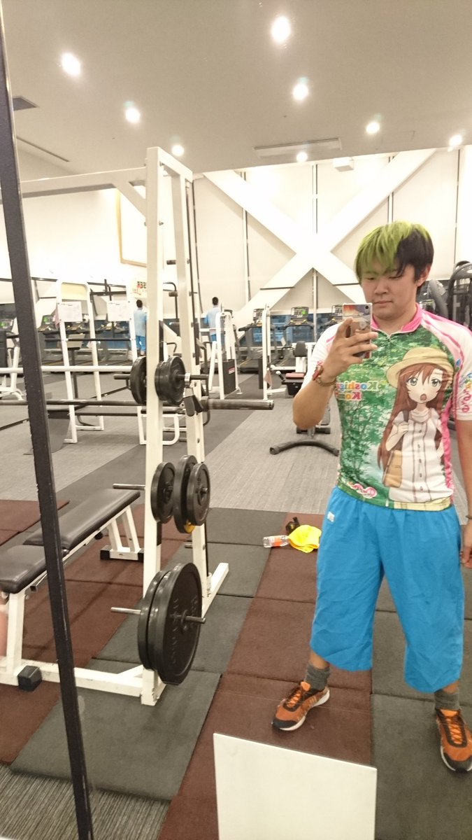 友達とスパワールドのジムにきた！普段一人で筋トレしてるねんけど