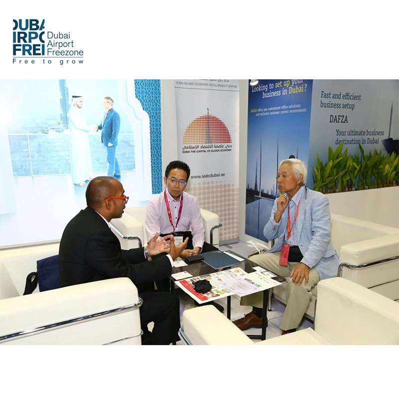 dafz_official's tweet photo. #DAFZA represents its exceptional advantages to some Malaysian investors at its stand in #MIHAS2016. #Malaysia https://t.co/Qpju4cNuCh