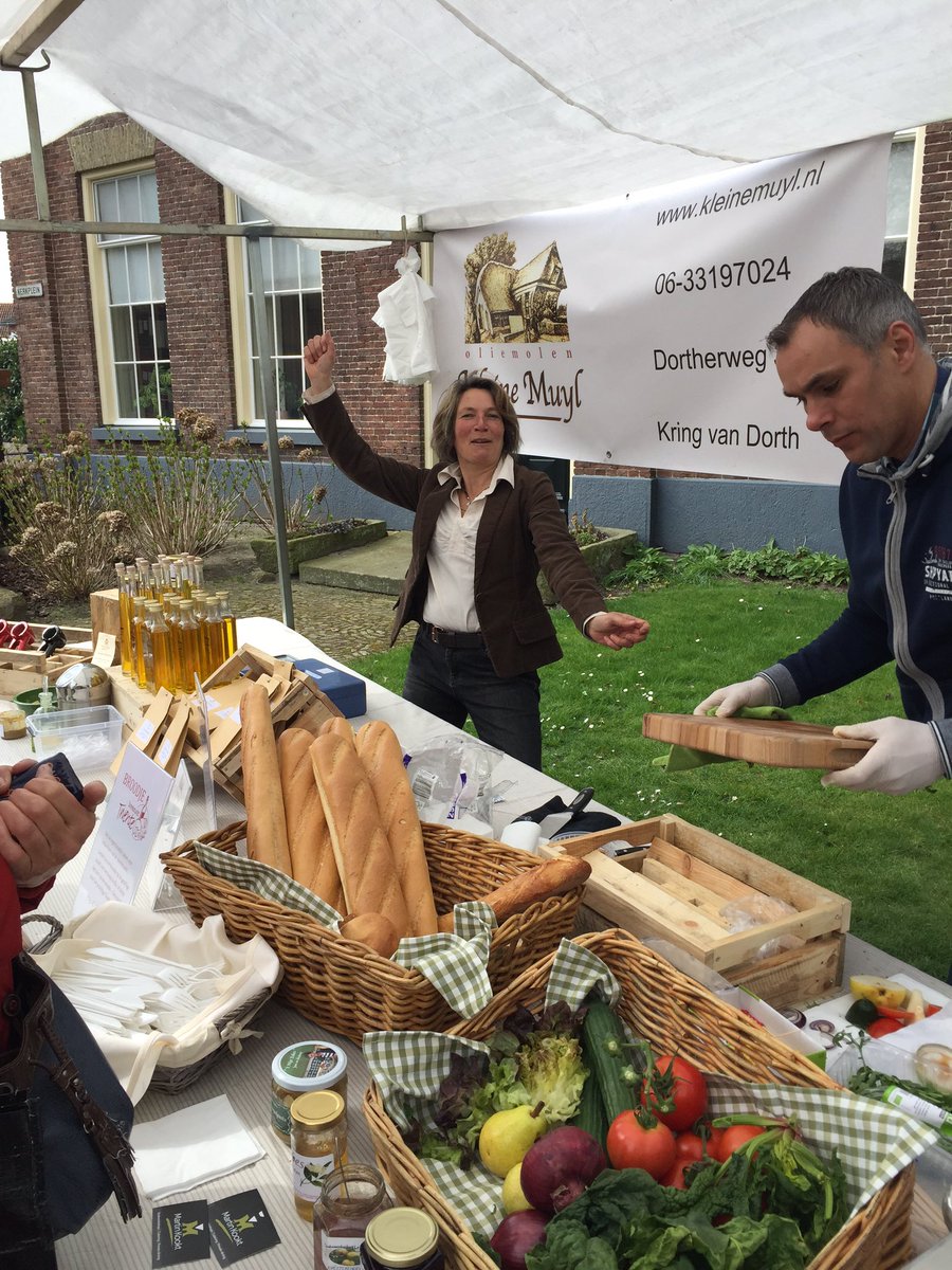 Vandaag voor het eerst op de markt: een broodje Streekmarkt met alle ingrediënten uit de streek. Kom proeven!