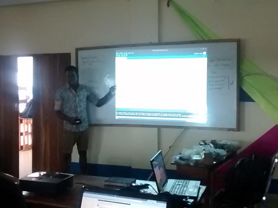 AKEAmazan's tweet photo. ❤#ArduinoDay16 #GenuinoDay16 we learn <code/> #Arduino #Tech228 cc @genuinotogo @minodoo228 https://t.co/pVghO4EoG4