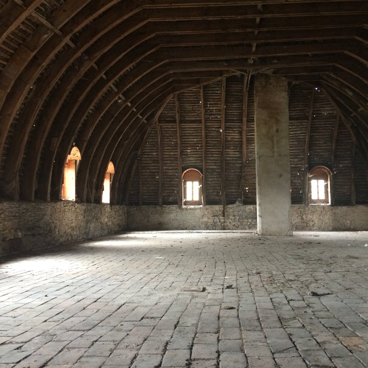 MariVictoire's tweet photo. Château des Éclaz #grenier #wine #aocbugey #manicle , havre de paix https://t.co/N5Sd4HAqz5
