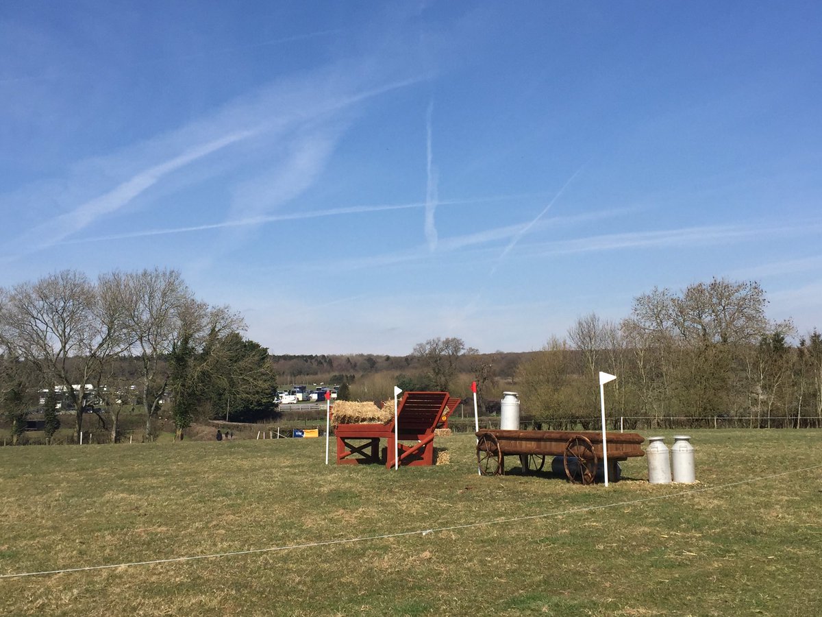 Suzzee88's tweet image. Beautiful day @GoringHeathHT with @Ultimateimages1 photos on fence 2 and 7 in the 90s #ridewithasmile #happysnappers