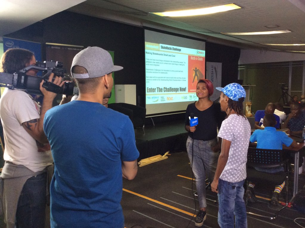 TiyaniTee's tweet photo. Makers getting interviewed on @190ED #ArduinoDaySA @InnovHub @Geekulcha @CityTshwane @mlabsa @mcleansibanda https://t.co/07mEQWEFKf