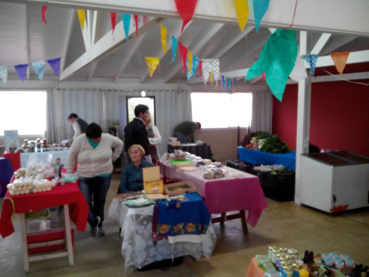 PrensaTurismoPM's tweet photo. Estamos preparando la #FeriaConSaborAMadryn Hasta las 14 en el Parador Municipal. Productos frescos y agroecologicos https://t.co/uyrAuDKSL6