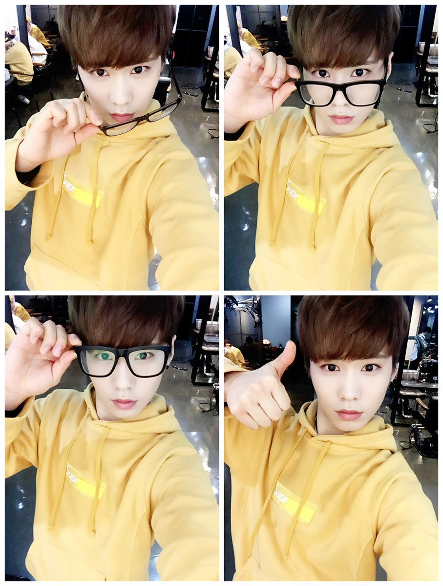 빈이형 안경 써봤어요~
잘어울리죠?^^
#아스트로 #라키 #숨바꼭질 #안경