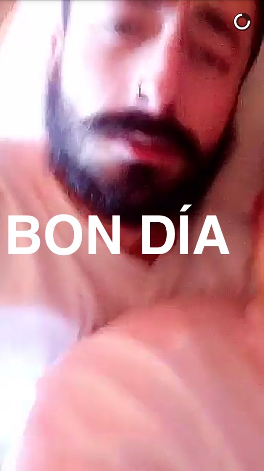 Ese tatuaje y esa mano siempre son mas bonitos si estan cerca de Hanito 😆😆