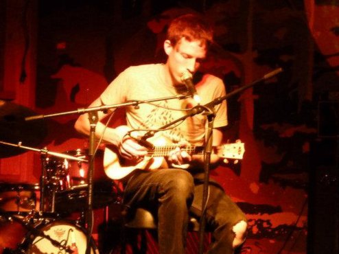 UkeNut's tweet photo. Gwyn Edwards - a #ukulele musician worth checking out https://t.co/xjCFvMFE9F https://t.co/U4qgZi2fOr