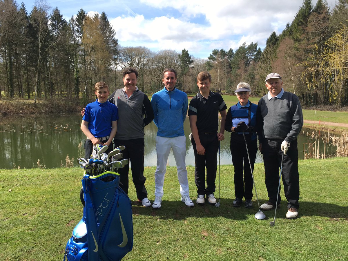 PuttingHub's tweet photo. Out on the 12th #beathepro @nikegolf #experienceday #thsggolfday @timhallpga #vaporfly #lph #rzn @rowgc #puregreens https://t.co/JYT3H0yd05
