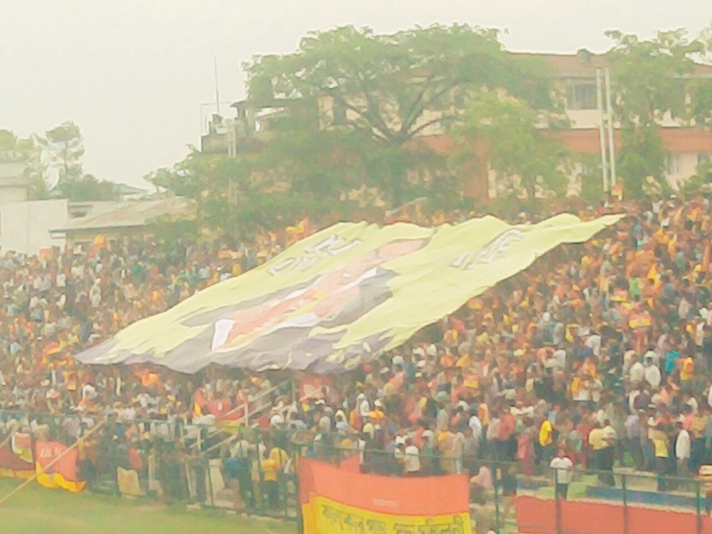 asg1980's tweet photo. @eastbengalfc fans are cheering after the goal !! #KEBvsMB #KolkataDerby https://t.co/6LmYvgma62