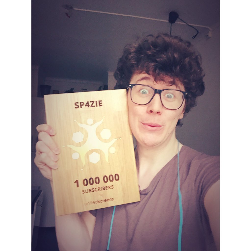 SpuzieOfficial's tweet photo. I haz the best JUTUBB network! They send me b00tiful things 😊😍 @UnitedScreensAB https://t.co/eW8emabtua https://t.co/QI9lU56oq8