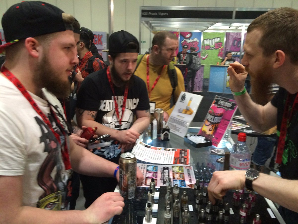 herman_vapes's tweet photo. Heaving down at #VapeJamUK #VapeJam2 @GrimmGreen @NamberJuice #Twisted420 #BudgetBallers #NotTooShabby #cloudsbro https://t.co/61vXGssK0i
