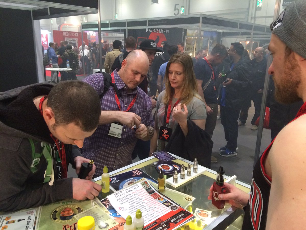 herman_vapes's tweet photo. Heaving down at #VapeJamUK #VapeJam2 @GrimmGreen @NamberJuice #Twisted420 #BudgetBallers #NotTooShabby #cloudsbro https://t.co/61vXGssK0i