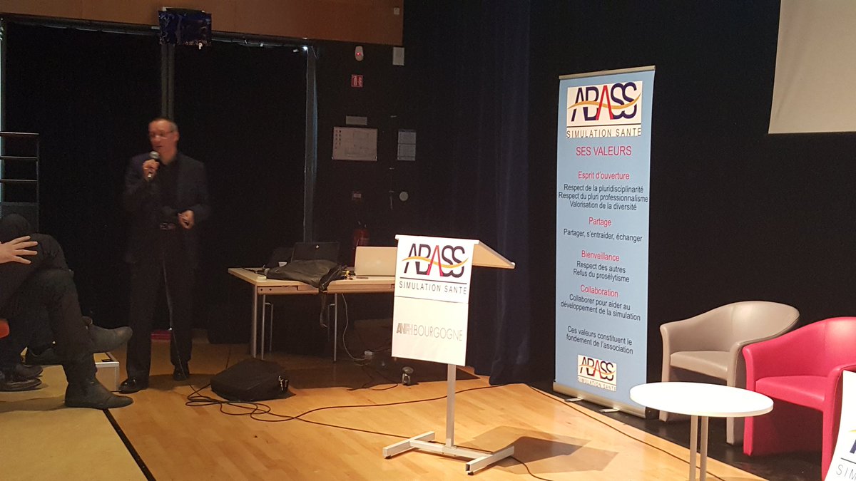 aum_sapiens's tweet photo. Dr Thierry Sécheresse sur le #debriefing en #simulationmedicale:état de l'art et réflexions #abass #simulationsante. https://t.co/KI1IhKo2vi