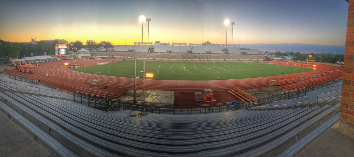 3hrs of sleep and we're back for the final day at Texas Relays! #TXRelays16