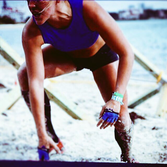 B_corbett1's tweet photo. Check out these minimalist gloves by @BAREHANDgloves #ActuallySheCan #bemorehuman #ocr https://t.co/nS5t5cZzza
