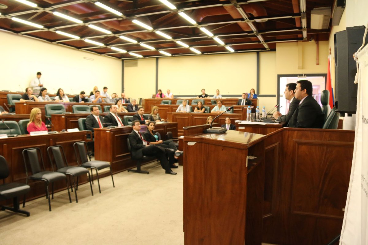 OviedoFidel's tweet photo. @al_mongelos administrador de @DiputadosPy dio apertura a un nuevo ciclo de capacitaciones en la #HCD2016. https://t.co/u2xb6R3jjs