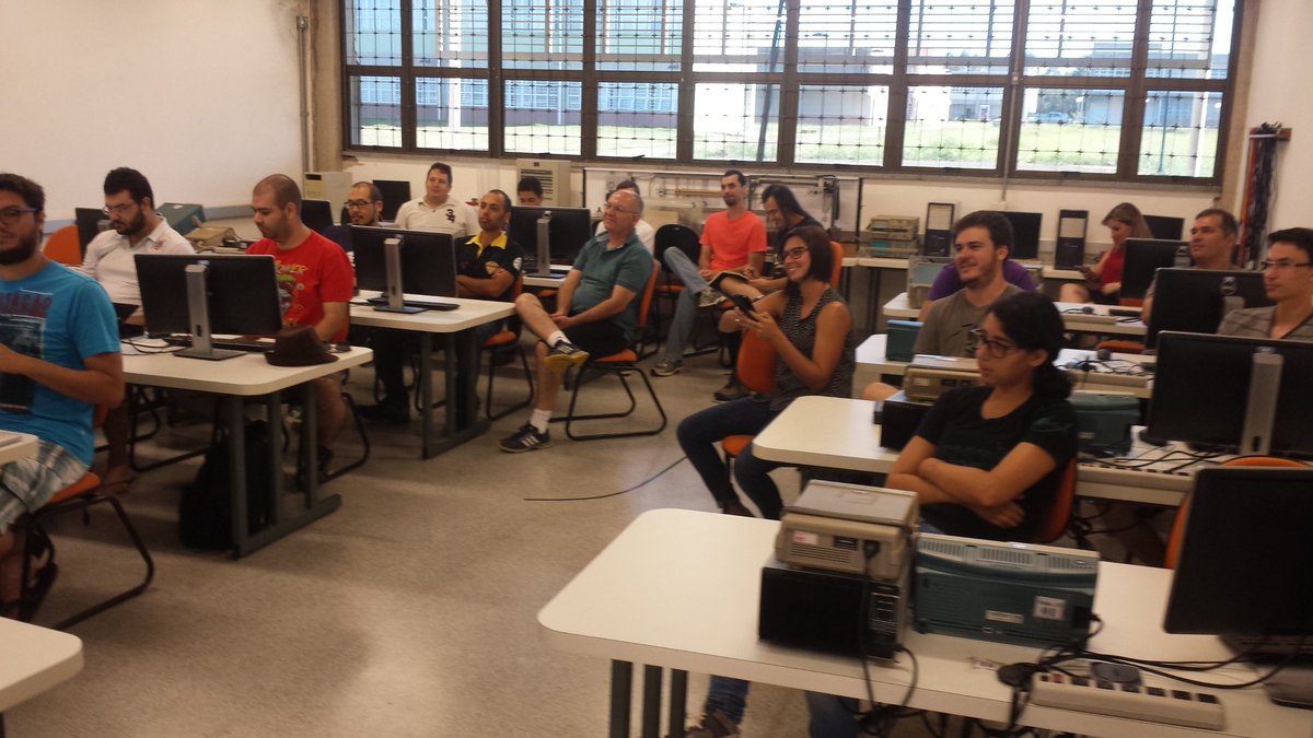 cristofersousa's tweet image. Rolando agora no @opensanca  o #arduinodaytf2016 aqui no #dcufscar