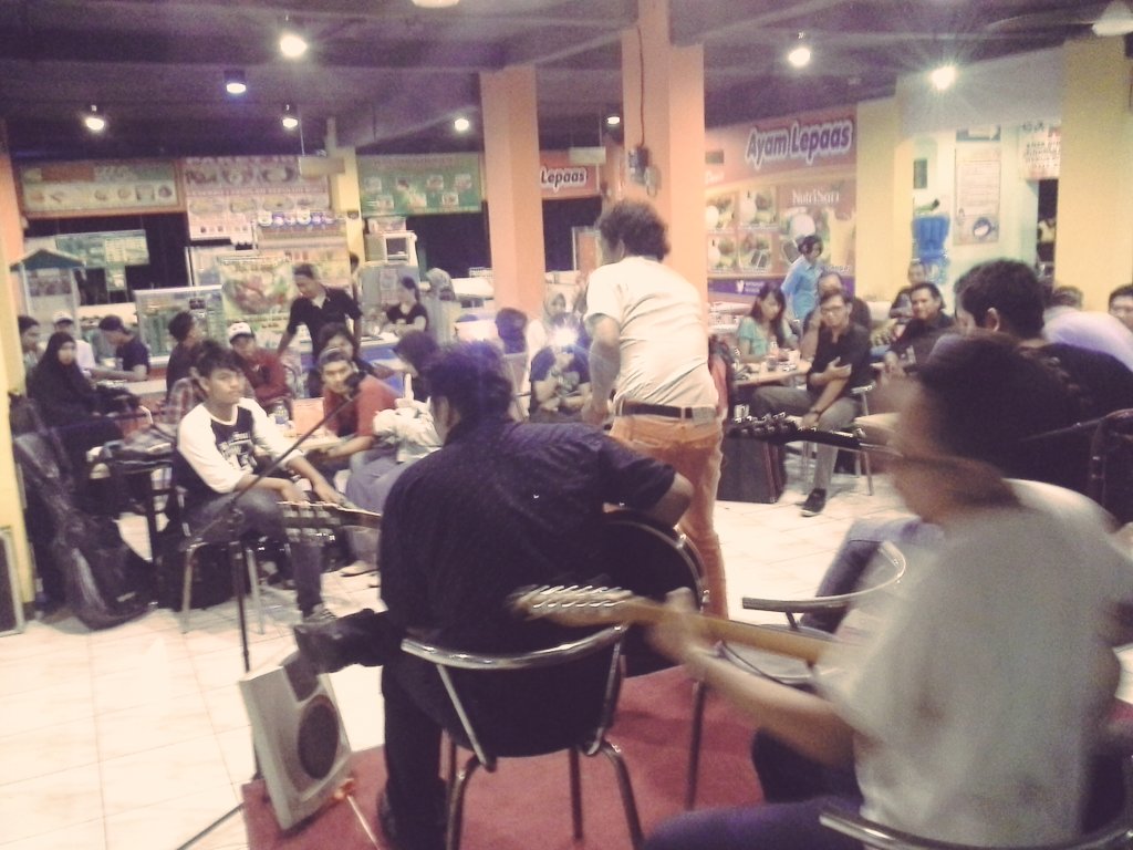 MusicPreneur_ID's tweet photo. #CXcoustic #musicweekend
@meneerband goo goo gooo yaang!!! https://t.co/Cjtze9fB3d