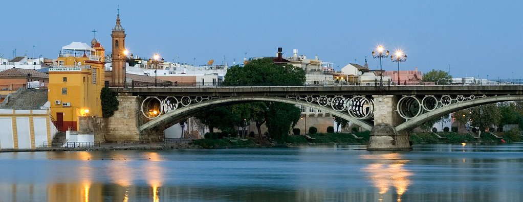 SuGenteYSevilla's tweet photo. Sevilla es como la vida misma, te sonríe si la miras sonriendo. https://t.co/SLFvA4mNhI
