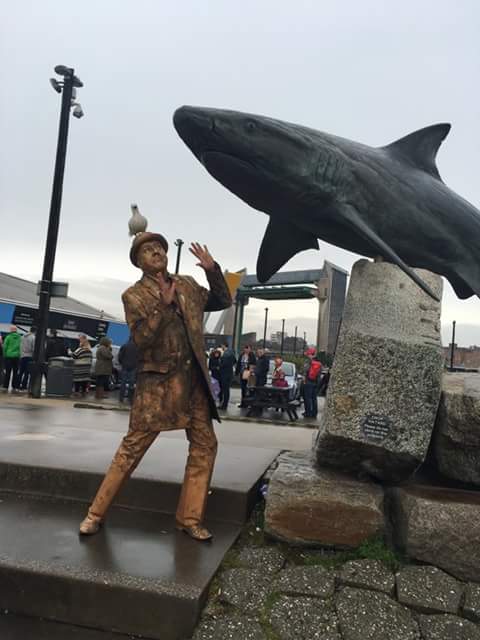 liz_dees's tweet photo. Who's scarier @TheGoldManOfcl or the shark @thedeephull. Making great progress with #statue2statue @andytrain ! https://t.co/l3tBjMZPgY