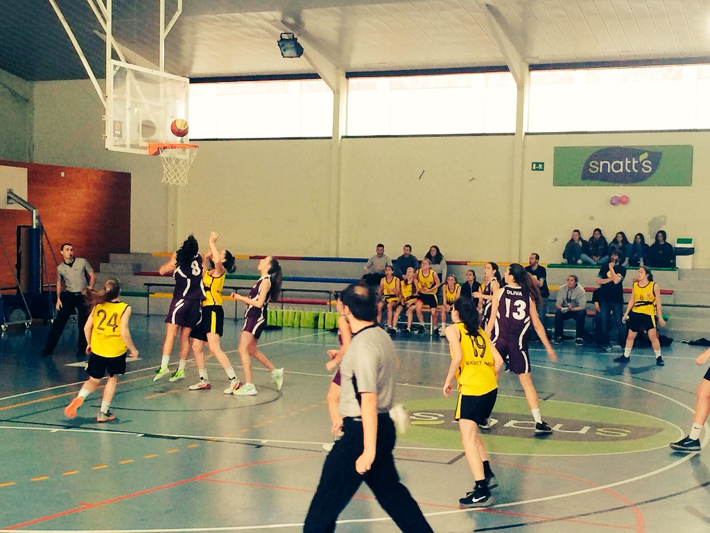 fem2000almeda's tweet photo. Derrota a la pista @FemSantAdria 71-61 @BasketAlmeda #forçaequip #amuntPaula https://t.co/4btSXqjPrN