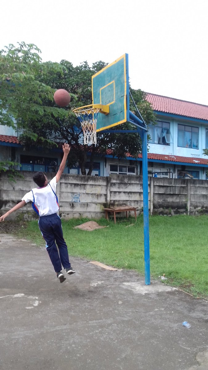 ibra_iboot's tweet photo. Belajar Maen.Basket.. https://t.co/oePtNbBgcu