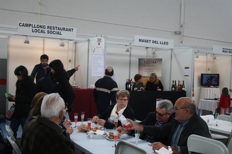 Encargolat's tweet photo. Vine al pavelló a degustar les tapes, racions, plats de cargols i molt més! #firacampllong https://t.co/N6LCgJn6sz