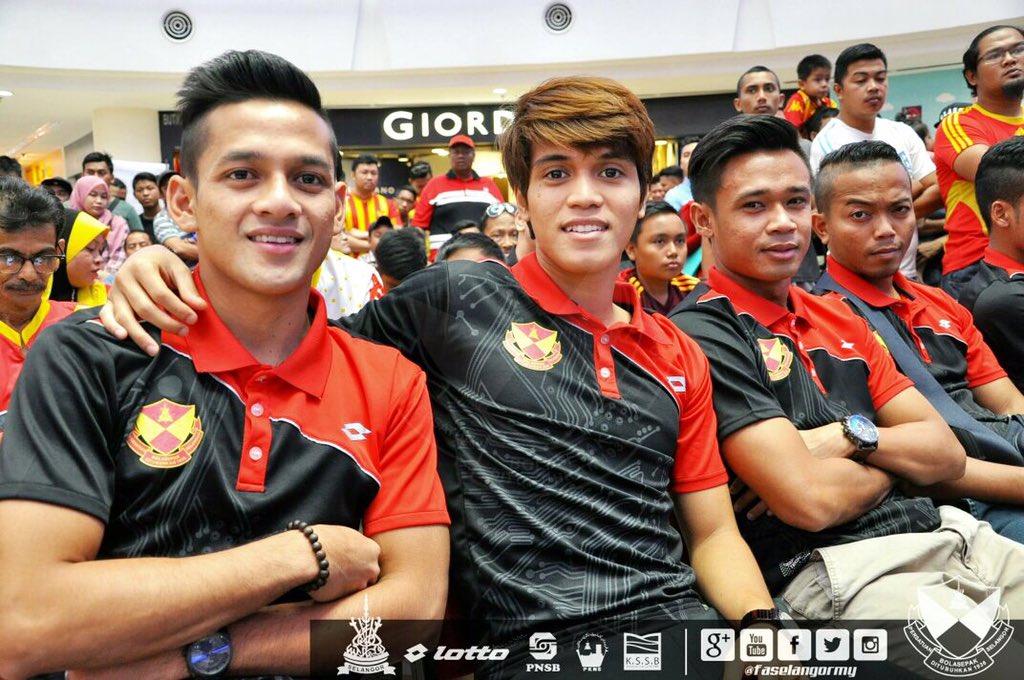 selangorfc's tweet photo. PHOTO GALLERY: #RedGiants Meet the Fans Session for the Sultan of Selangor's Cup 2016 #TSSC https://t.co/rItJHrCbEv