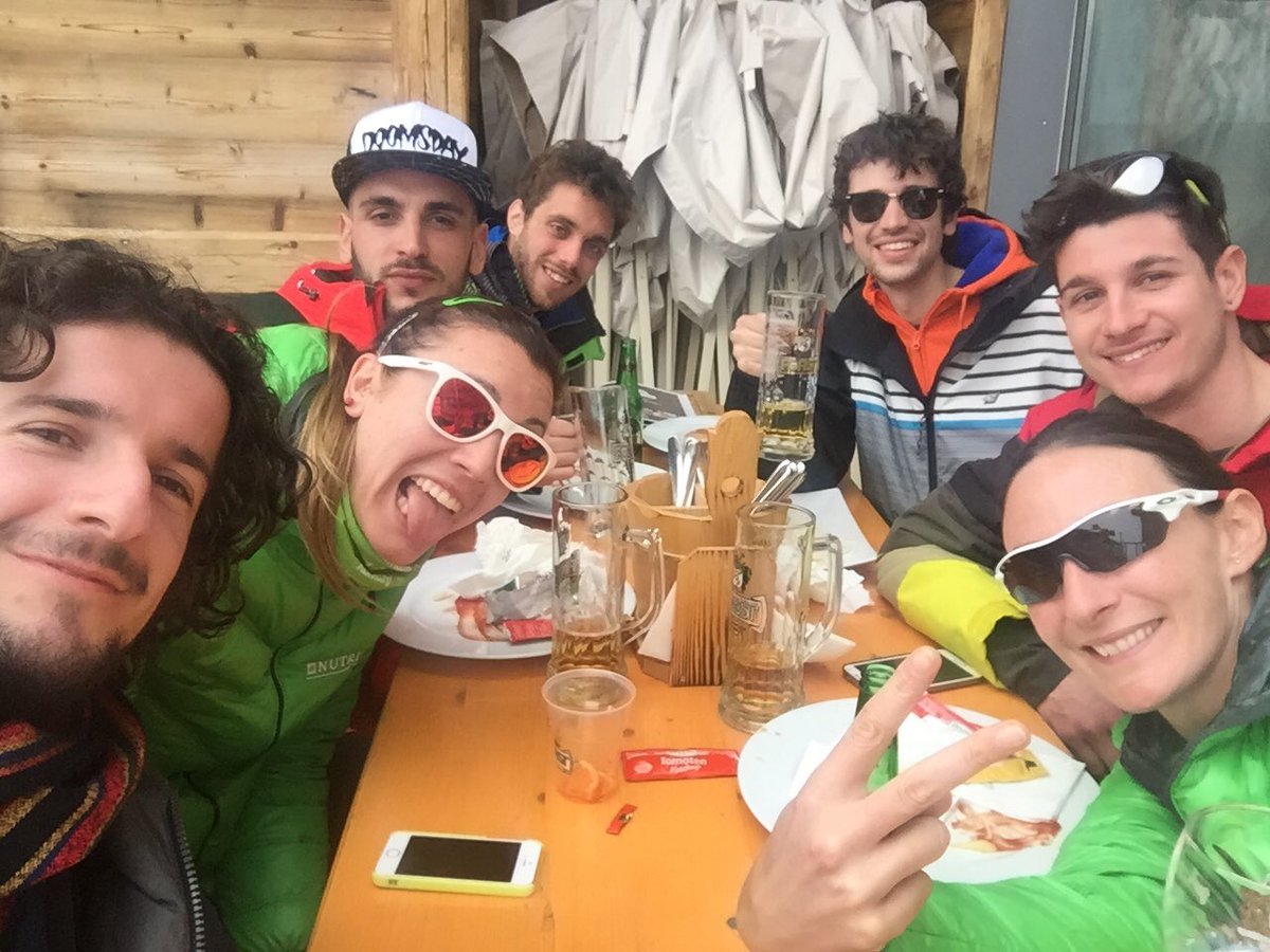 GCicolari's tweet photo. #Barbabietola e birra verso la semifinale!!!! @Barzo85 @toti8giulia #Simone #Fabri #Muaro #Tiziano #BresciaBergamo🤗🙈 https://t.co/GWaR6X5Sf6