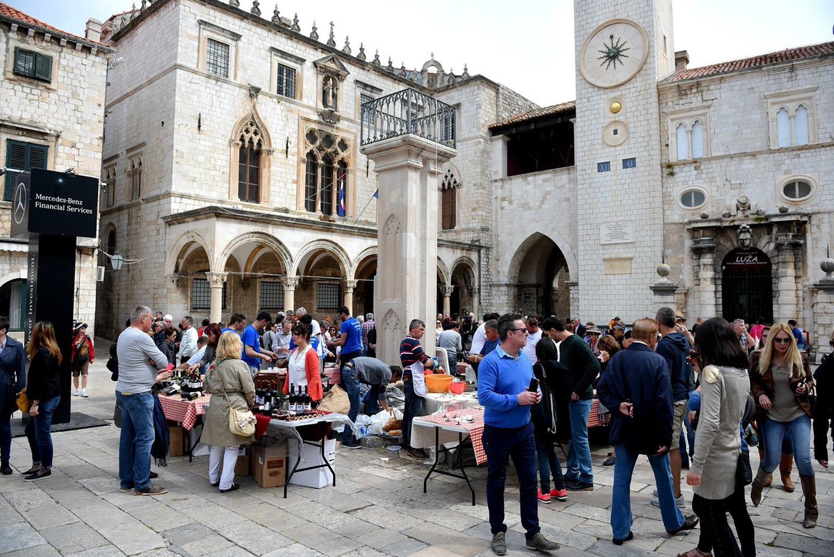 Festival of Oysters this morning in Dubrovnik pulled large crowds 
Photo Tonci Plazibat <a href="/DubrovnikTB/">Experience Dubrovnik</a> <a href="/DubrovnikCoast/">Dubrovnik Riviera</a>
