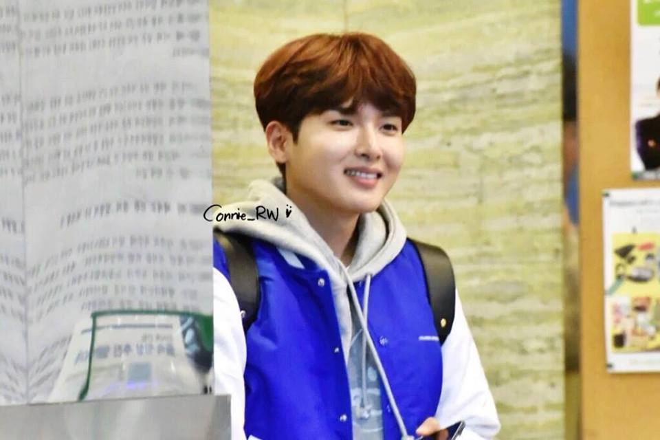 RyeowookTURKEY's tweet photo. 160330 Ryeowook at KBS Building / KBS Binasında

Cr. connielily
ByeoL https://t.co/VtWc7HyvZF