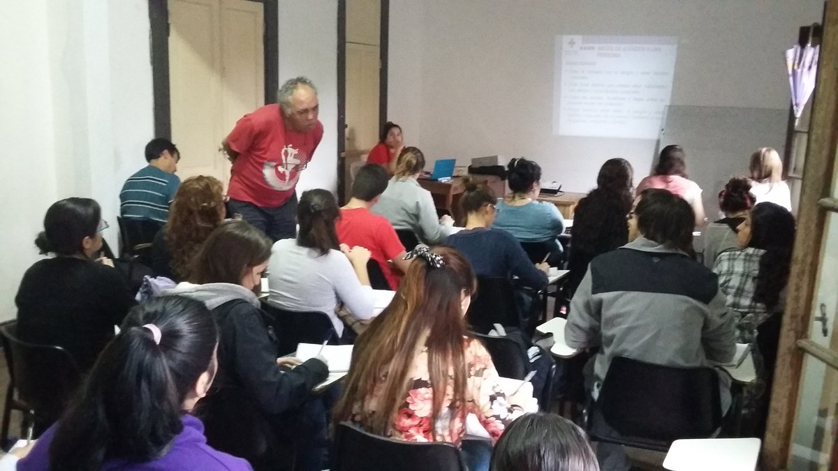 CRASanFernando's tweet photo. Curso de Primeros Auxilios.  #CruzRojaArgentina #SanFernando https://t.co/vdiffSJftX