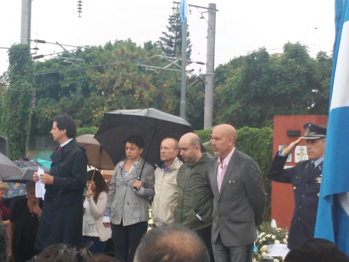 barbycocimano's tweet photo. @YoSoyMartiniano ausente en el Homenaje a los caídos en Malvinas. Ser que sin cordón policial no sale? #PANICATACK https://t.co/NxySNpXDdV