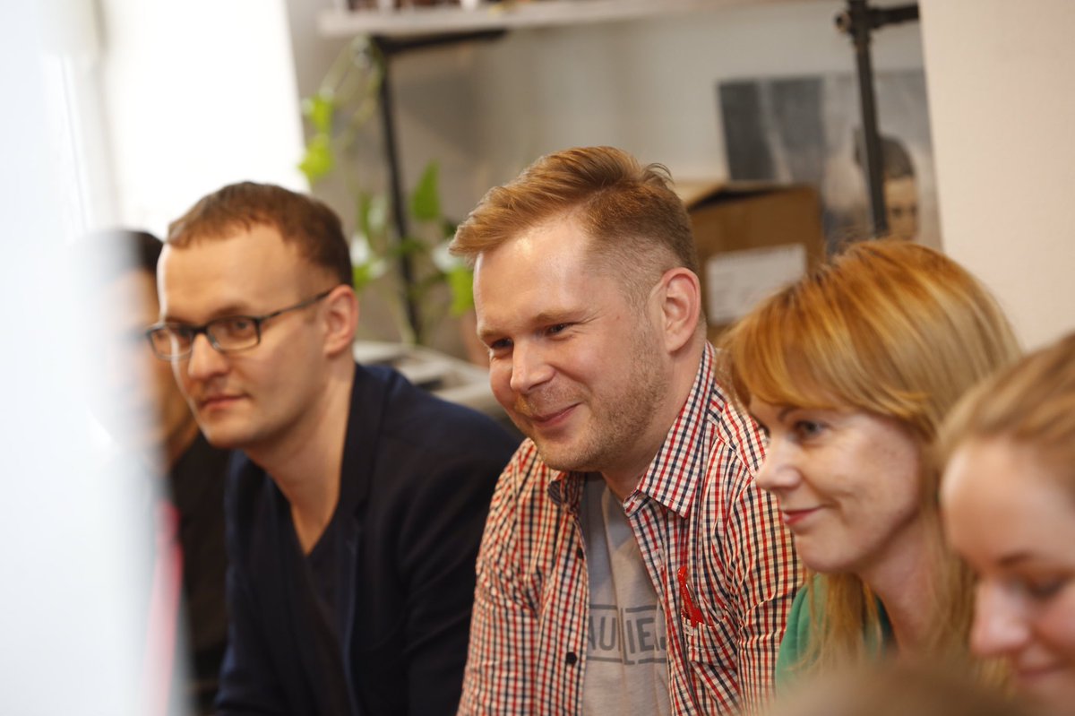 Jaukajā <a href="/DarbnicaCafe/">DarbnicaCafe</a> mums ar <a href="/MarisKucinskis/">Maris Kucinskis</a> saruna ar radošo jaunatni. Daudz gaišu domu, lielisku ideju.Paldies!