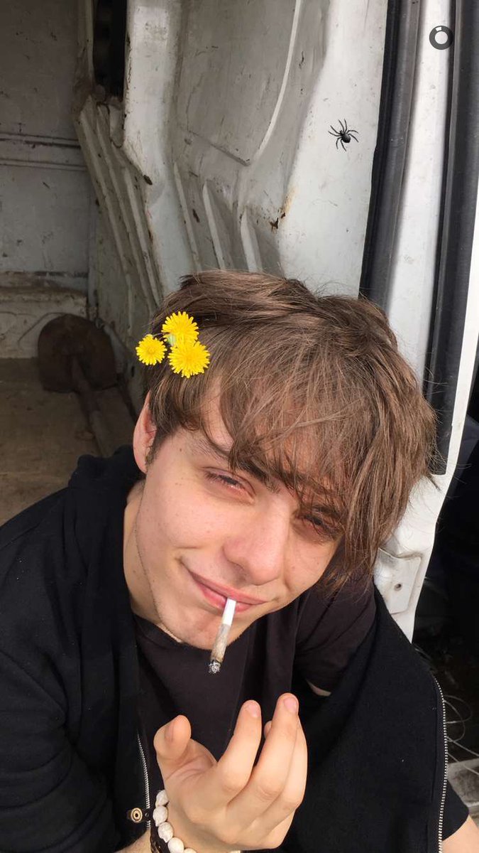 3moonlight_'s tweet photo. NON HO PIÙ PAROLE AHAHAHAHAHAHA https://t.co/MsbXWlRpKk