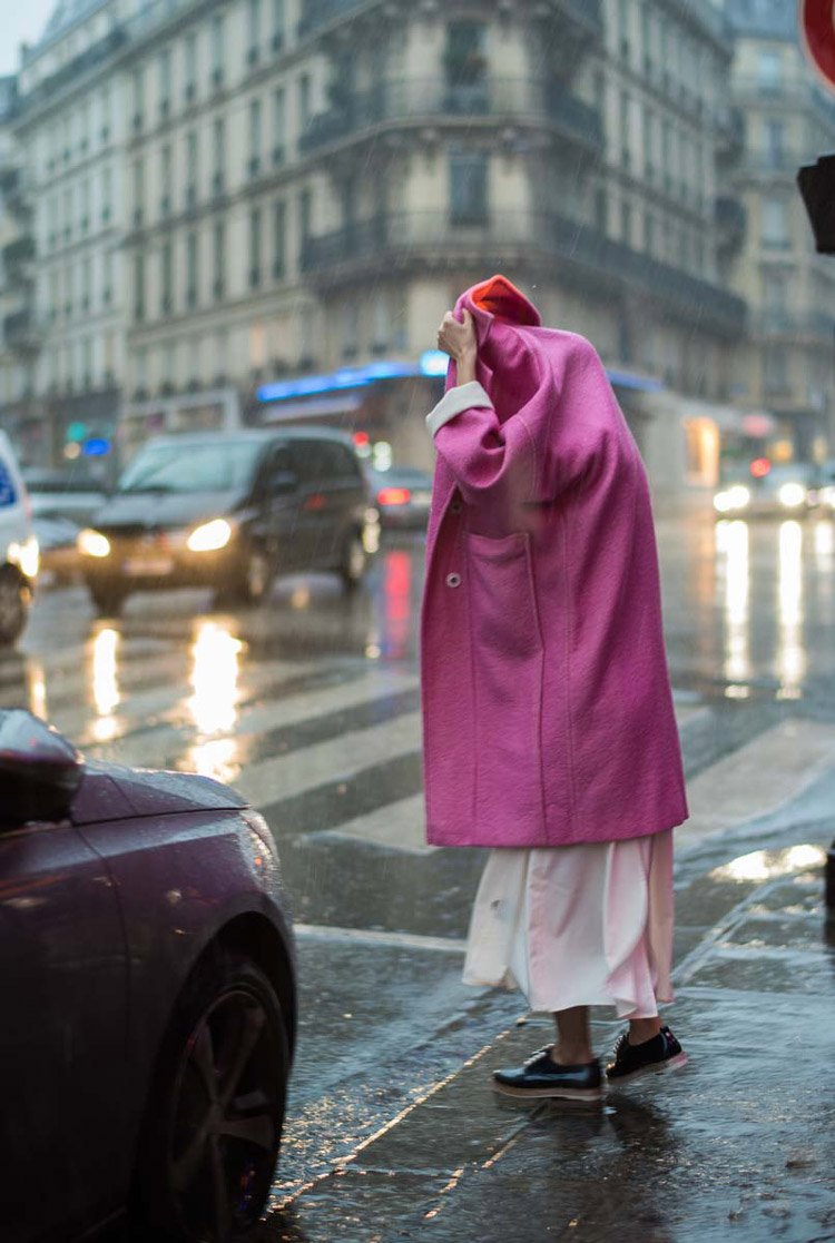 LeClubStyle's tweet photo. Spotted at #ParisFashionWeek Total pink rocks the streets #streetstyle by #angelroblesrobles #fashion #outfit #PFW https://t.co/pqQXnpnF67