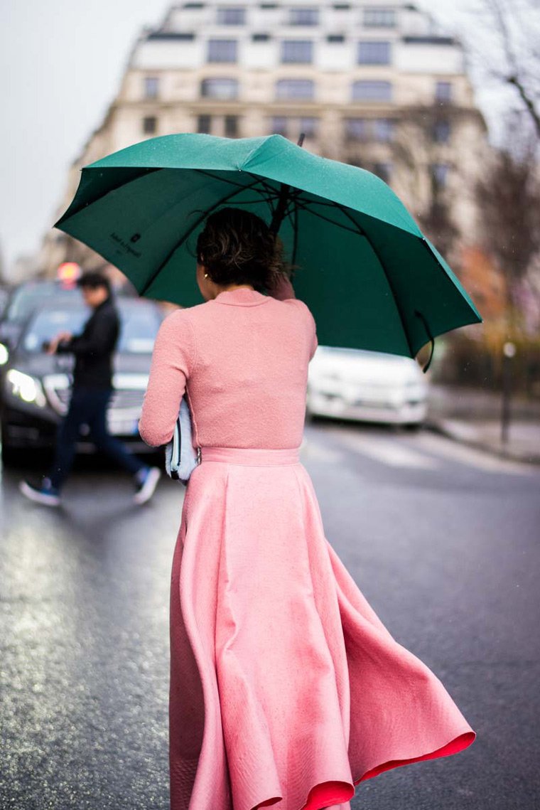 LeClubStyle's tweet photo. Spotted at #ParisFashionWeek Total pink rocks the streets #streetstyle by #angelroblesrobles #fashion #outfit #PFW https://t.co/pqQXnpnF67