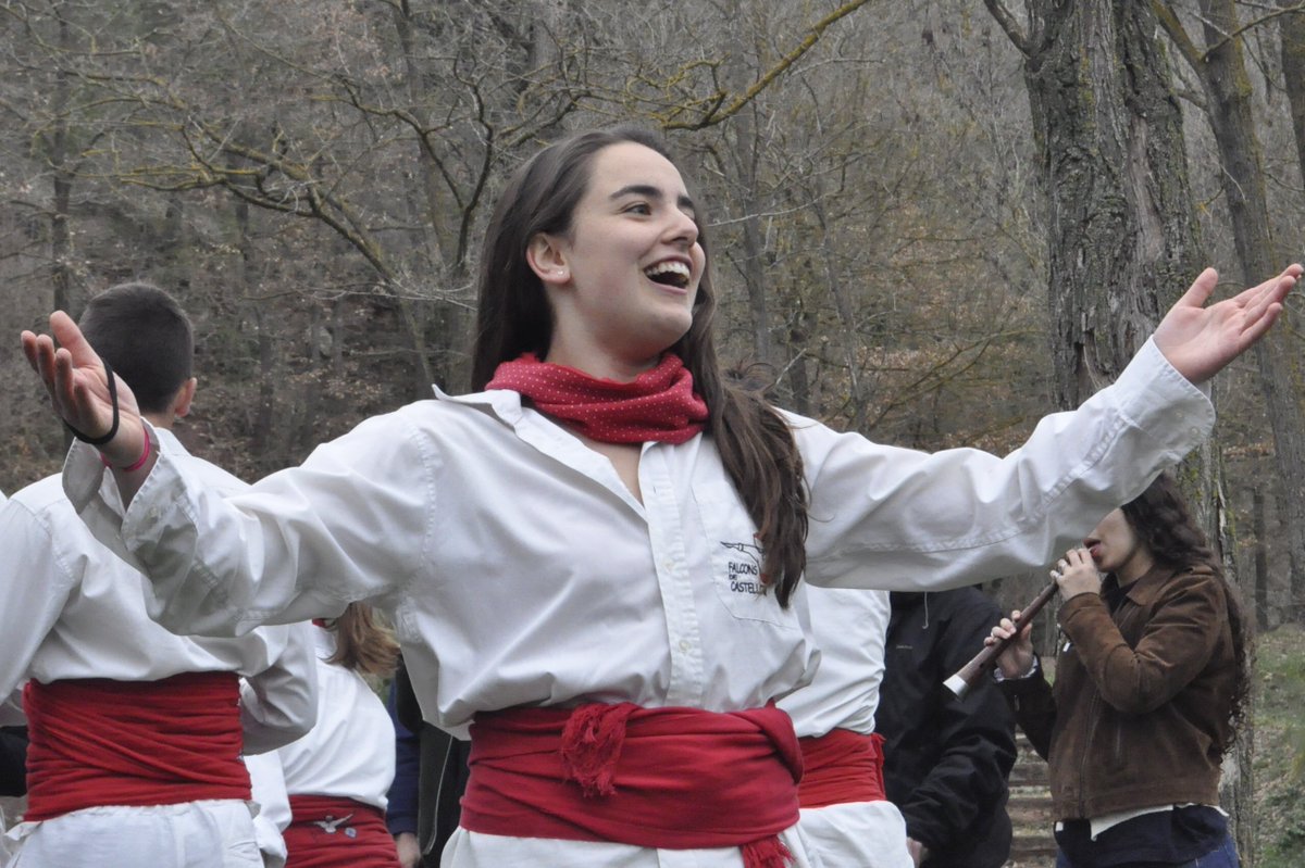 xrius1's tweet photo. 10 @FestadelPorc a #Moià amb exhibició Falcons @castellcir i escenificació teatral d matança https://t.co/eIXLgBS9xq https://t.co/XC7D0wnahm