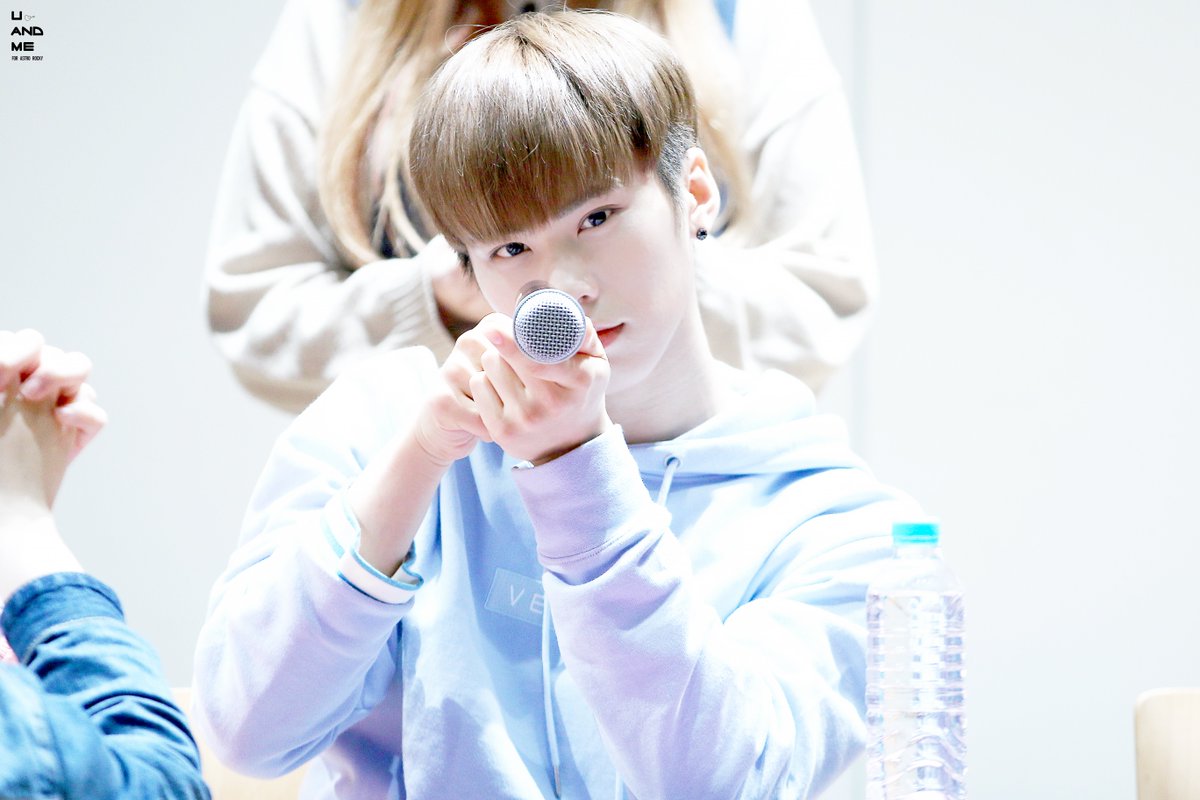 990225_com's tweet photo. 160402 수원 팬싸인회 #라키 #ROCKY #아스트로 #숨바꼭질 @offclASTRO https://t.co/Xtp1S6oKg7 https://t.co/iNVUONM4FR https://t.co/GgfIcc10Af
