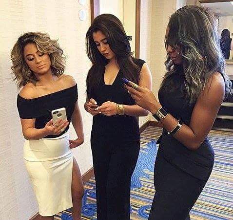 itsjustfanaele's tweet photo. Quando eu saio cm as amgs
VOTE FROM HOME
#Harmonizers
#BestFanArmy
#iHeartAwards https://t.co/ggf2N7Gdpi