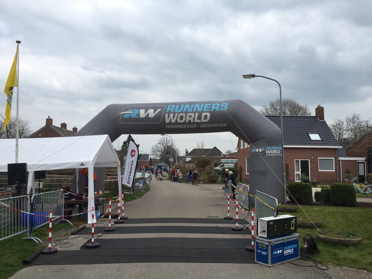 HarmannusBlok's tweet photo. Als 'spreekstalmeester' aanwezig bij de 9e #Raitdaiprun in #Sauwerd. Mooi evenement met mooi weer. 16 uur start. https://t.co/LbNZU96Zhx