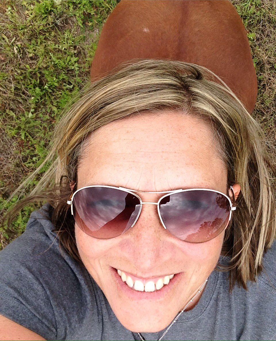 deanneshead's tweet photo. Took the lil red sports car out for a spin, top down, breeze blowin' #redheadedmare #trailriding https://t.co/YsOeYwDQ3c