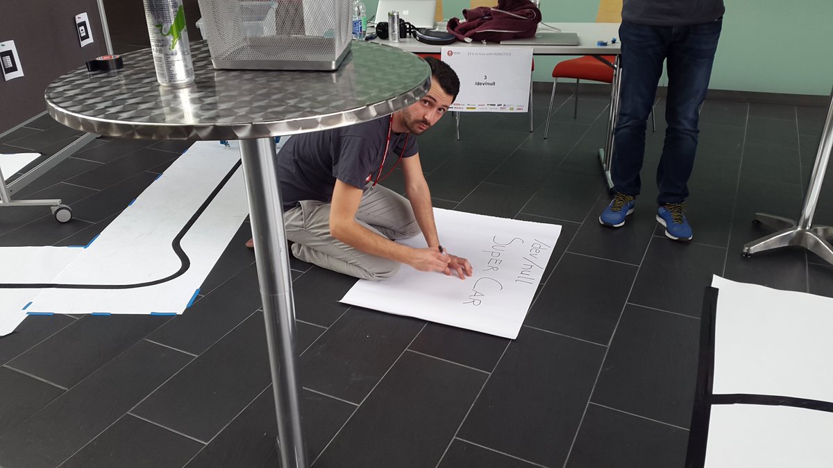 RobothonSBG's tweet photo. In den letzten Zügen vor den Abschlusspräsentationen - in 30 Minuten starten die Pitches vor der Jury im Audimax https://t.co/OgiRkNF6Il