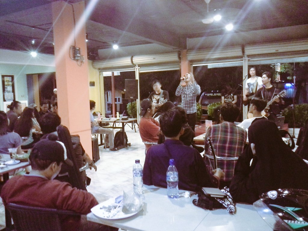 MusicPreneur_ID's tweet photo. @officialgekies #CXcoustic #musicWeekend https://t.co/bcVX2hU0IJ