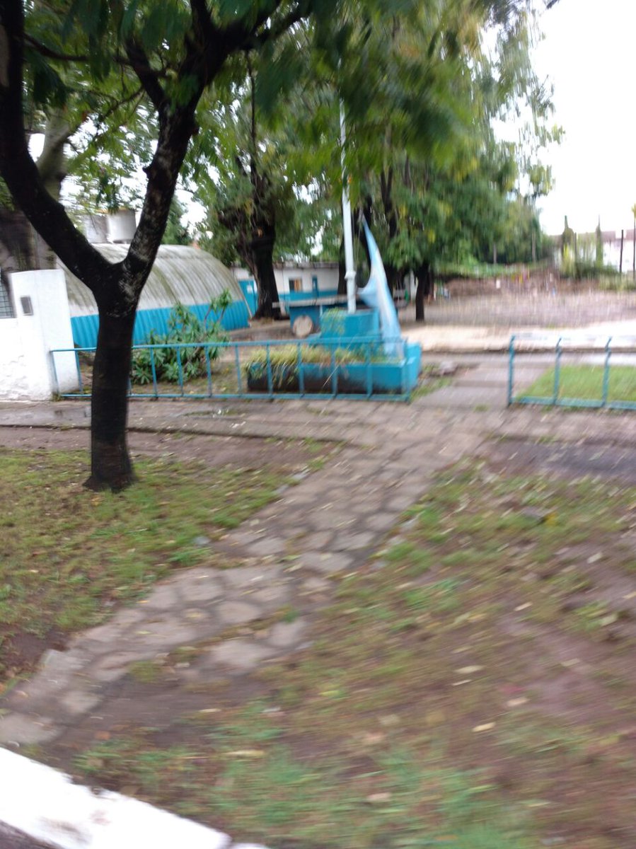 nupaquilmes's tweet photo. 2 de Abril. La gestion no cuida nuestras banderas y el Intendente @YoSoyMartiniano no acude al acto. Verguenza https://t.co/DvH6ns9pHk