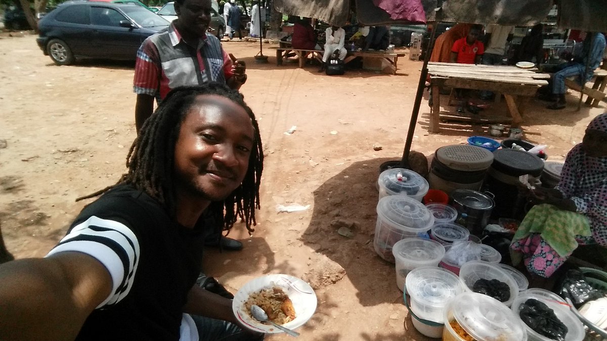 ziriums's tweet photo. Eating street food I missed in Abuja. #ziriums #HausaHiphop #Hausarapper #ziriumskemagana https://t.co/cP10DphXAl